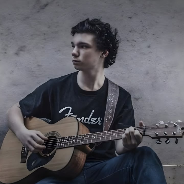 Featured image for “Live Music Saturdays at Swansea Workers: Enjoy Finnian Johnson Live in the Main Bar”