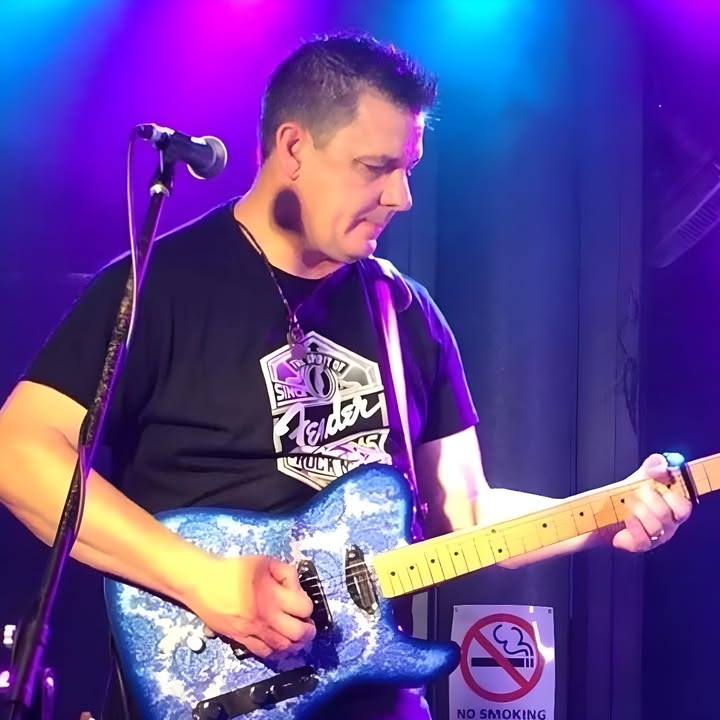 Featured image for “Free Live Music in Main Bar: Darren Live at Swansea Workers”