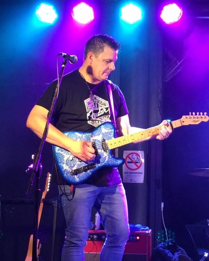 Featured image for “Live Music & Happy Hour Extravaganza at The Workies: Darren Live!”