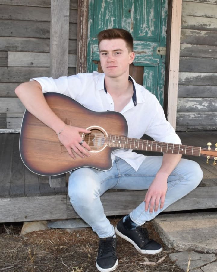 Featured image for “Ben Smith Live & Free: Friday Night Fun at Swansea Workers Club”